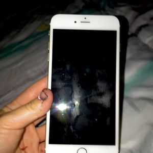 iPhone 7 it works no cracks you  just can’t get into it